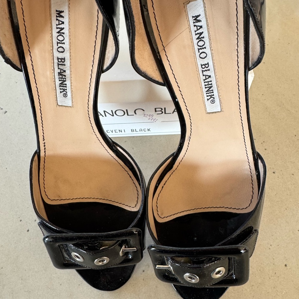 MANOLO BLANIK PATENT LEATHER HEELS